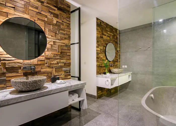 Soho- Luxury & Indulgence - Close To Finns Club * Чангу